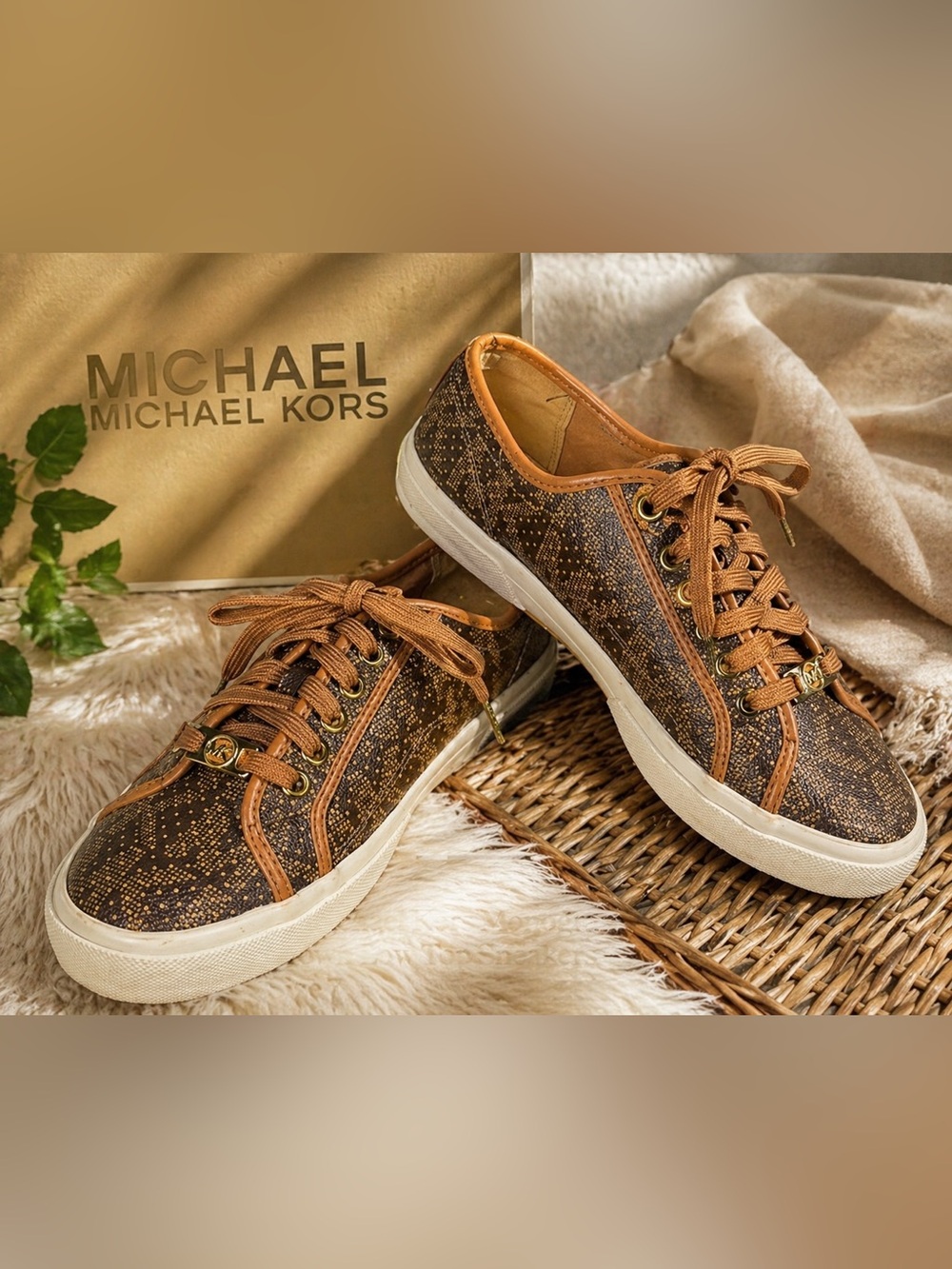 👟 Michael Kors Monogram Brown Low Top Sneakers – Size 7